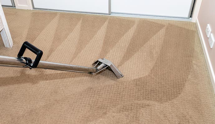 carpet cleaning with with cleaning tool