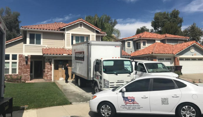 Teampulido restoration vehicle in front of a house